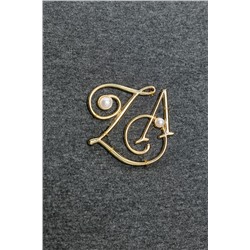 HIGH NECK T-SHIRT WITH BROOCH