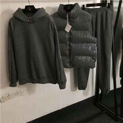 Костюм тройка