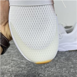 Женские спортивные кроссовки