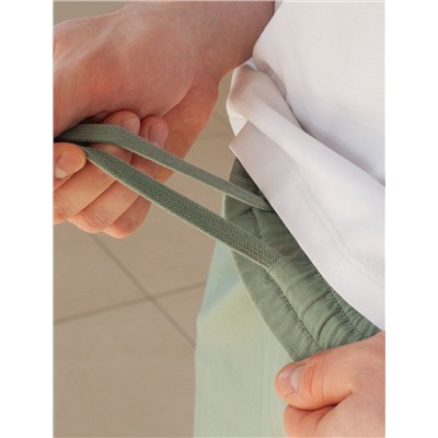 Шорты из тонкого футера с карманом на молнии