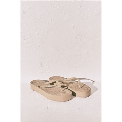 Chanclas efecto esparto brillo