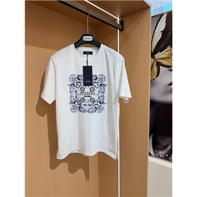 Футболки WEEKEND MAX MARA 26-style LOVE letter 1983. Эта серия — точная копия оригинального дизайна, с очень аккуратной строчкой и этикеткой, изготовленной на заказ. Изготовлены из комфортной и приятной для кожи ткани из чистого хлопка.