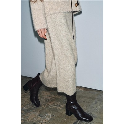 FALDA MIDI PUNTO EFECTO CEPILLADO