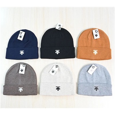 Зимняя теплая вязаная шапка унисекс с вышивкой DESCENT*E