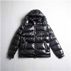 Теплая зимняя куртка пуховик Moncle*r с глянцевой поверхностью