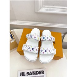 Женские шлепки и босоножки