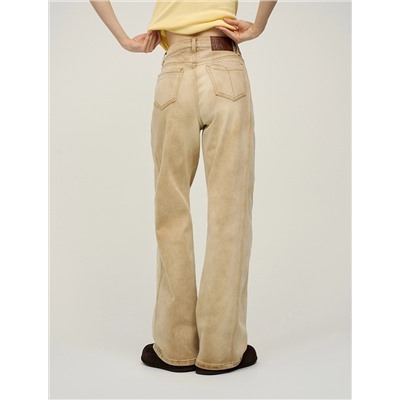 Бежевые джинсы с рельефными швами