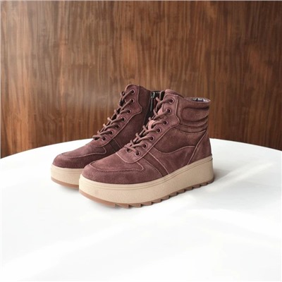 Женские замшевые ботинки