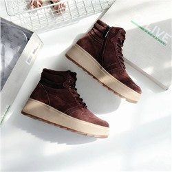 Женские замшевые ботинки