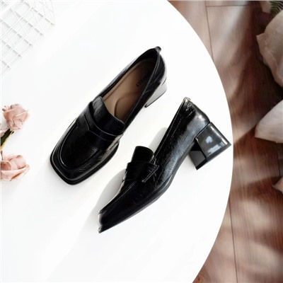 Женские кожаные туфли  с процарапанным вручную узором