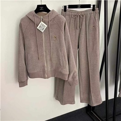 Женский костюм  LOEW*E