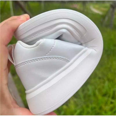 Кроссовки детские