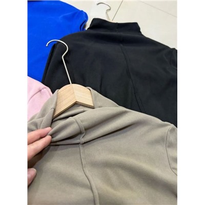 Футболка с высоким воротом и длинными рукавами