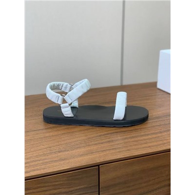 Женские босоножки на плоской подошве   ЗЕ РО*У