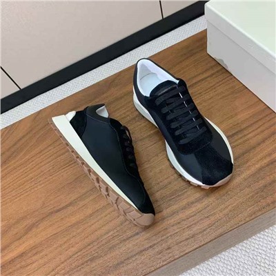 Брунелл* Кучинелл*】повседневные кроссовки. Верх выполнен из импортной воловьей и воловьей кожи. Аксессуары-цепочки из бисера ручной работы! Внутренняя набивка из саржевого хлопка высокой плотности и оригинальная формованная подошва!