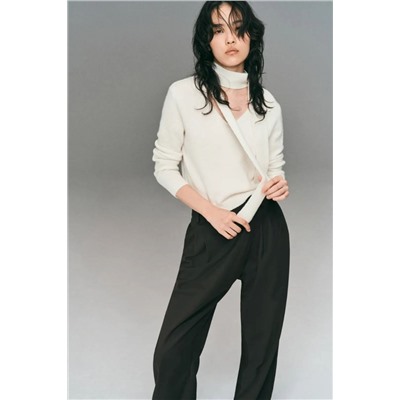 Женский пуловер с V-образным вырезом и воротник-шарфом  Н*М