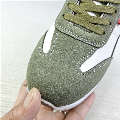 Женские спортивные кроссовки