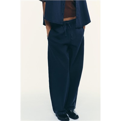 JOGGER TROUSERS WITH SEAMS