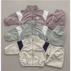 Костюм тонкие штаны с ветровкой