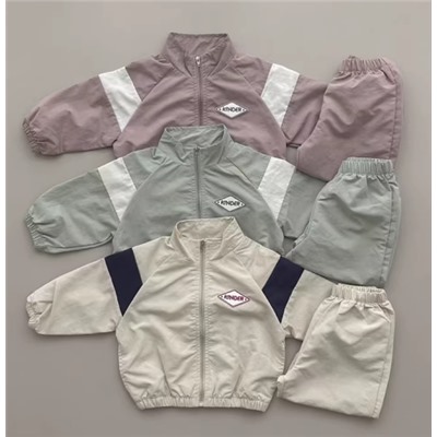 Костюм тонкие штаны с ветровкой