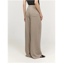 Бежевые брюки в полоску