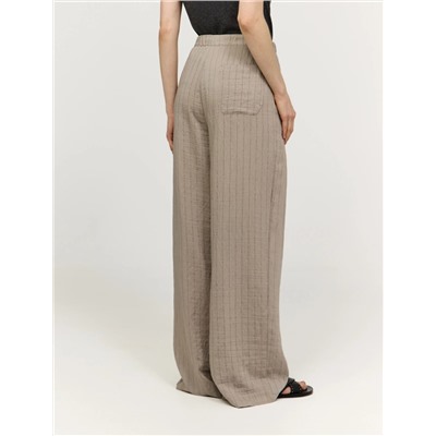 Бежевые брюки в полоску