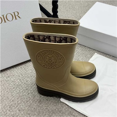 Стильные резиновые сапоги ДИО*Р