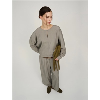 Зеленая блузка «Паук» с кольцом на рукаве