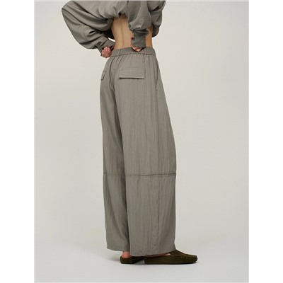 Зеленые брюки с вырезом ниже колена