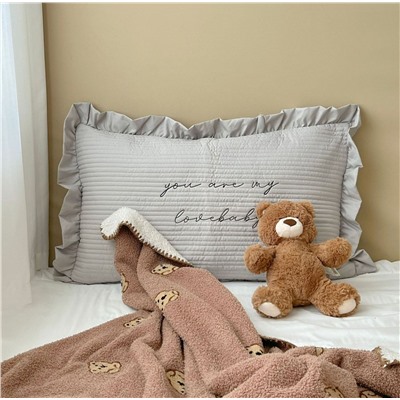 Какая нежность 🥰  Стеганая кружевная наволочка с вышивкой 💓