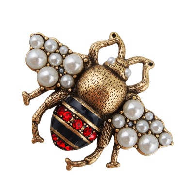 Брошь (Майорка белая, кристаллы красные; покрытие античное золото), Есть комплект