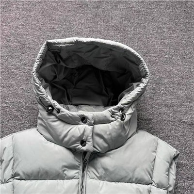 Стеганная женская жилетка  F&*F