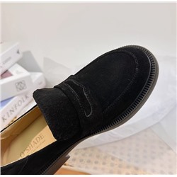 Оригинальные лоферы из натуральной коровьей замши с круглым носком на толстой подошве