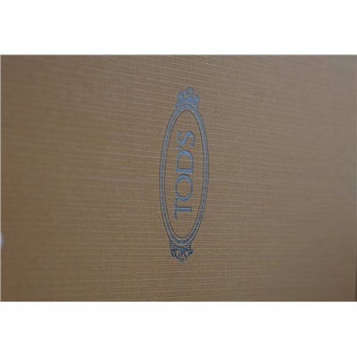 Женские кроссовки  из матовой и лакированной кожи