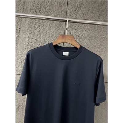 Футболка Brioni из египетского хлопка с вышитым значком и коротким рукавом, круглым вырезом  О стиле и дизайне: Классическая футболка с круглым вырезом соответствует обычным высоким стандартам Brioni, от тканей до деталей.