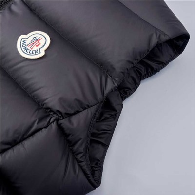 Универсальный жилет-пуховик  MONCLE*R