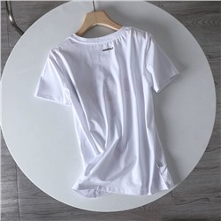 Женские футболки Kar*l lagerfel*d (Продавец на фото специально смазал изображение бренда)  ✔️Две расцветки: черный и белый цвет ✔️Состав: 57% хлопок+ 38% модал + 5% спандекс