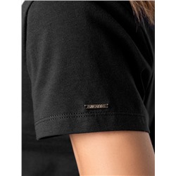 Футболка из премиального хлопка с V-образным вырезом