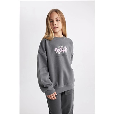 Defacto Kız Çocuk Oversize Fit Bisiklet Yaka İçi Yumuşak Tüylü Kalın Sweatshirt Kumaşı Sweatshirt B2509A823WN