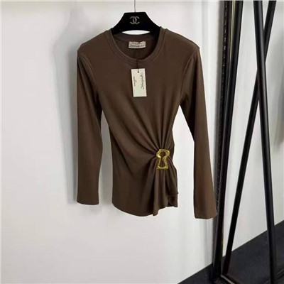 Женский лонгслив Schiaparell*i с защипами на талии и металлической брошью