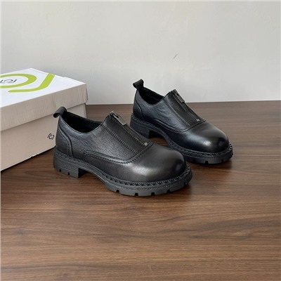 Женские кожаные туфли