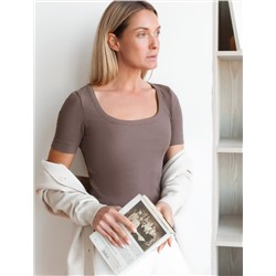 Футболка из трикотажа в широкий рубчик