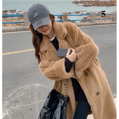 Шубка, очеееень мягкая😍 немного мех помятый, довольно толстая.