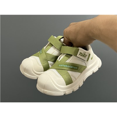 Детские кроссовки