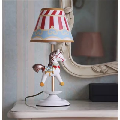 Настольная лампа в детскую комнату