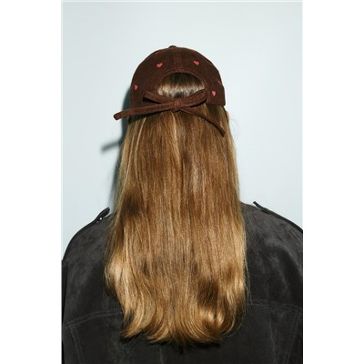 GORRA PANA BORDADOS CORAZÓN