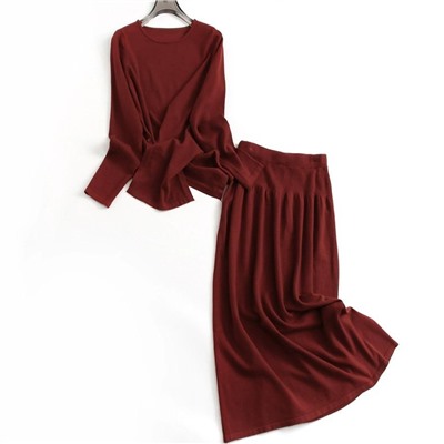 Трикотажный костюм с юбкой