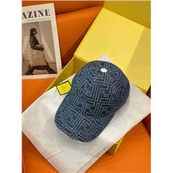 Стильная бейсболка  FEND*I 💛