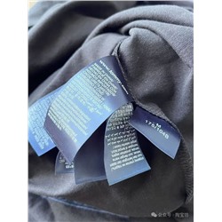 Футболка с объемным лого посередине груди TOMMY JEAN*S ОРИГИНАЛ!