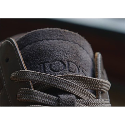 Женские кроссовки  из матовой и лакированной кожи